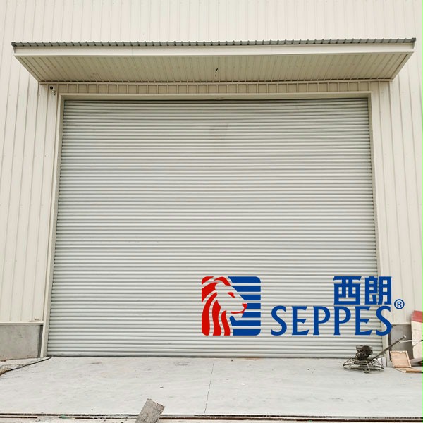 鋼結(jié)構(gòu)廠(chǎng)房鋼制抗風(fēng)卷簾門(mén)